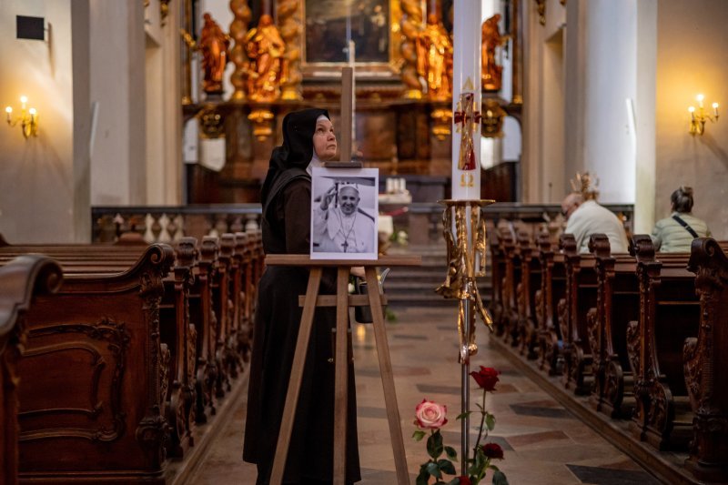 Vjernici diljem svijeta opraštaju se od Pape