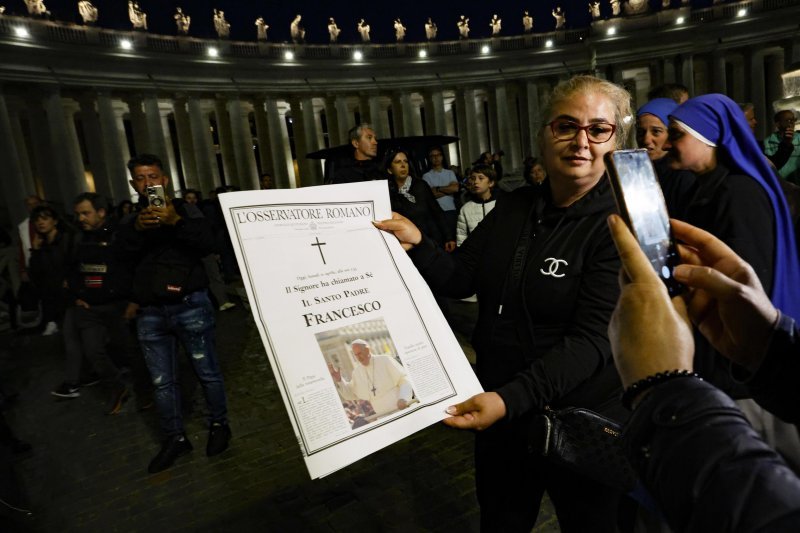 Vjernici diljem svijeta opraštaju se od Pape