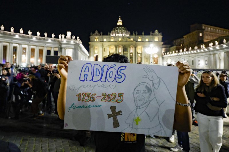 Vjernici diljem svijeta opraštaju se od Pape