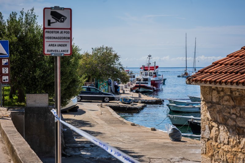Onečišćenje mora na Hvaru