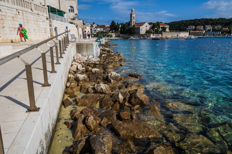 Onečišćenje mora na Hvaru