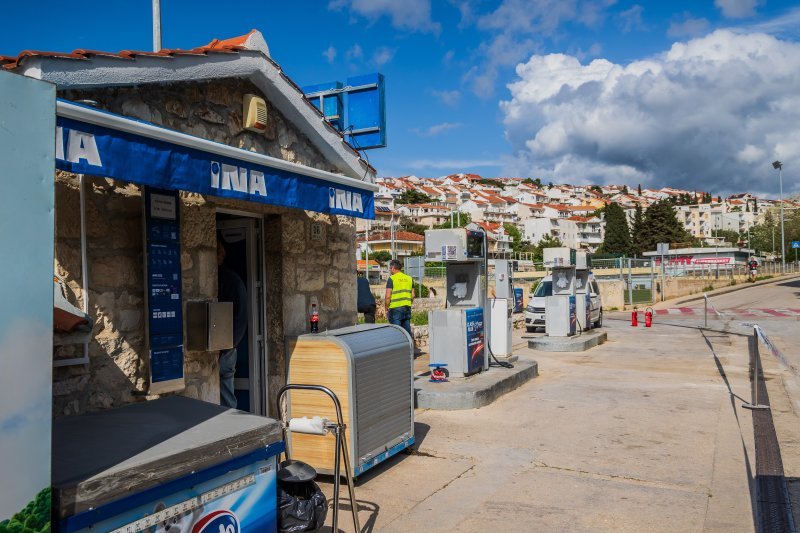 Onečišćenje mora na Hvaru