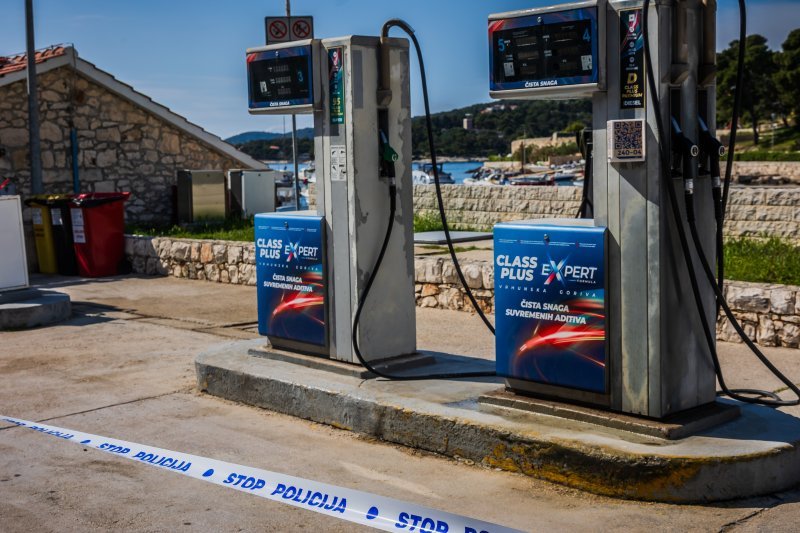 Onečišćenje mora na Hvaru