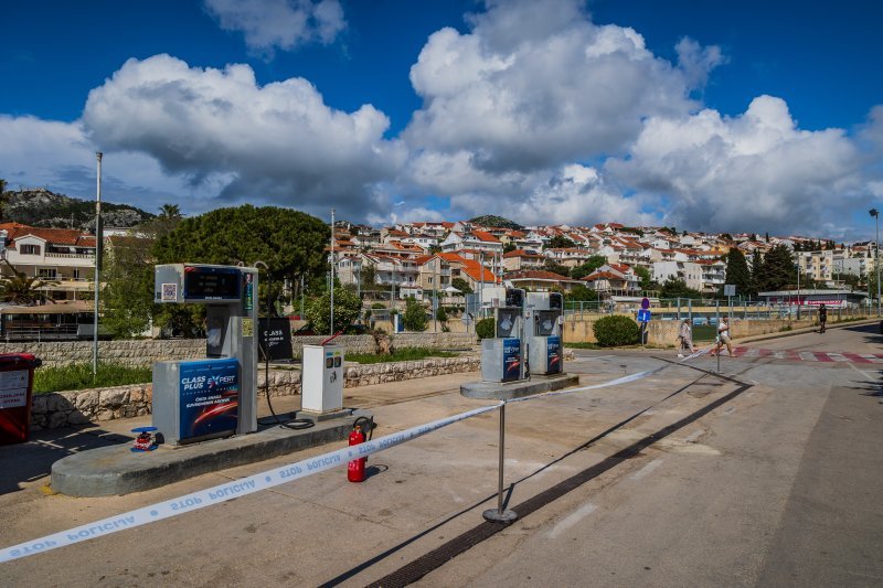 Onečišćenje mora na Hvaru