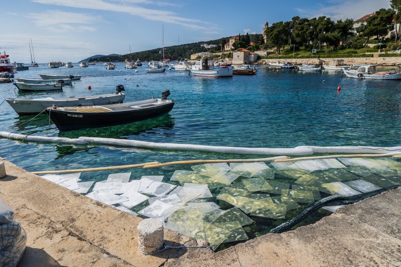 Onečišćenje mora na Hvaru