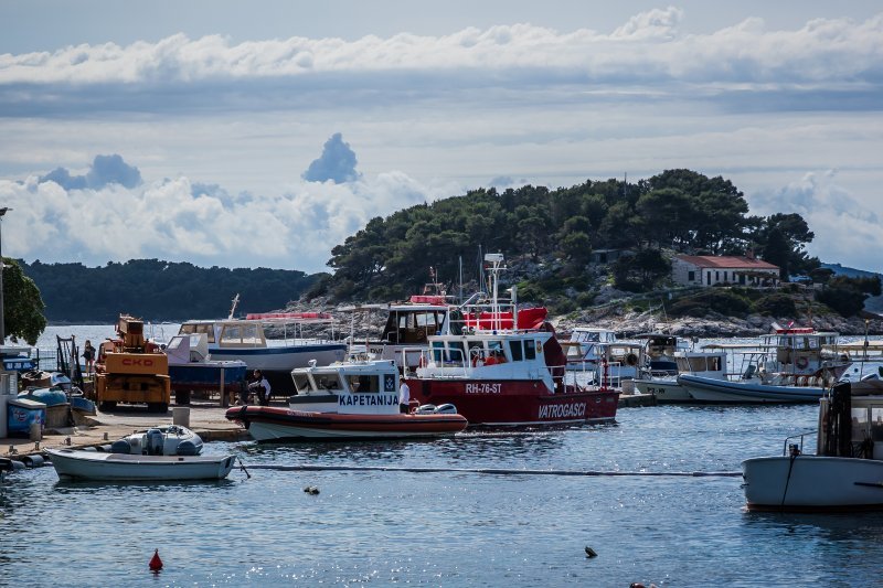 Onečišćenje mora na Hvaru