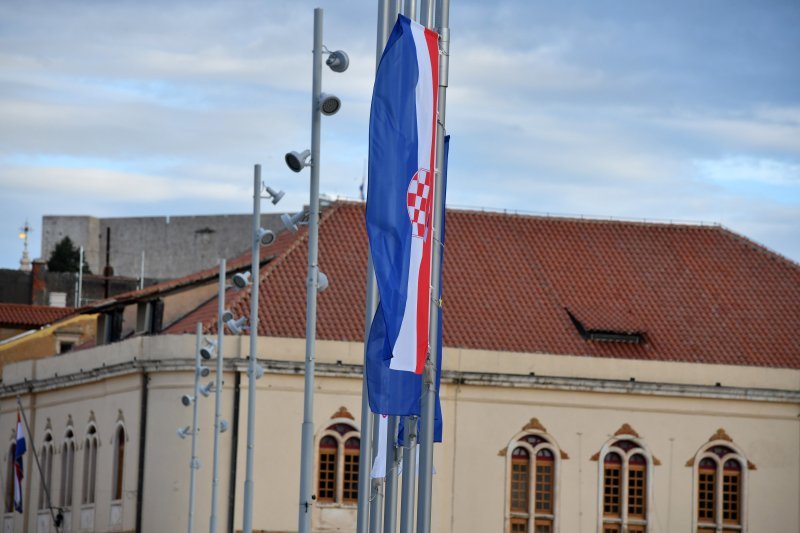 Zastave na pola koplja u Šibeniku