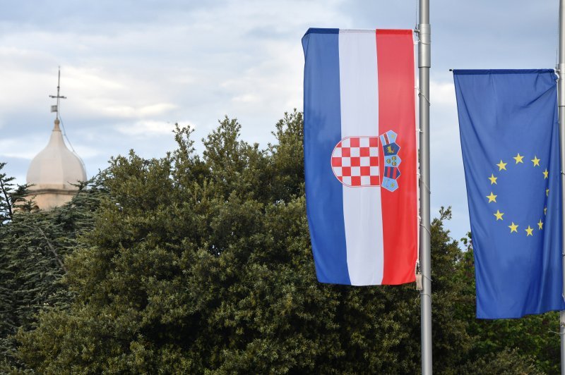 Zastave na pola koplja u Šibeniku