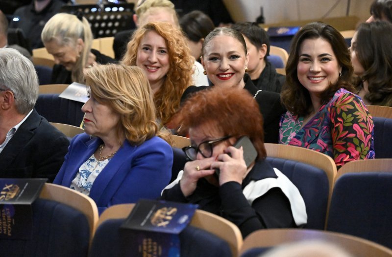 Marija Borić Jerneić sa sestrom Janjom Benić, Mirna Medaković Stepinac