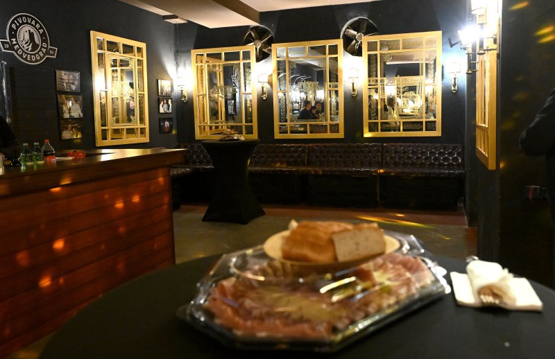 U stožeru Pavla Kalinića u diskoteci Saloon poslužena je klasična mesna plata