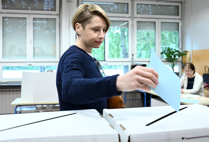 Tomislav Tomašević sa suprugom Ivom stigao na glasanje