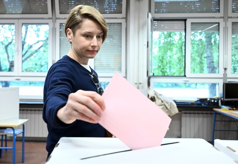 Tomislav Tomašević sa suprugom Ivom stigao na glasanje