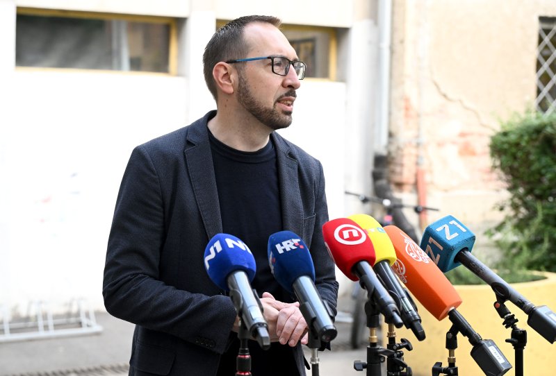 Tomislav Tomašević sa suprugom Ivom stigao na glasanje