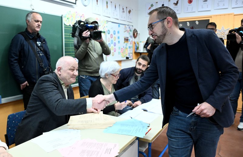 Tomislav Tomašević sa suprugom Ivom stigao na glasanje