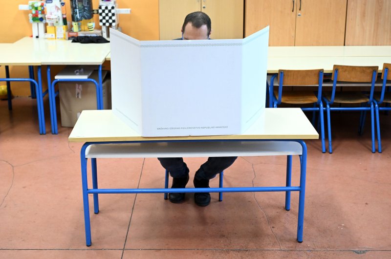 Tomislav Tomašević sa suprugom Ivom stigao na glasanje