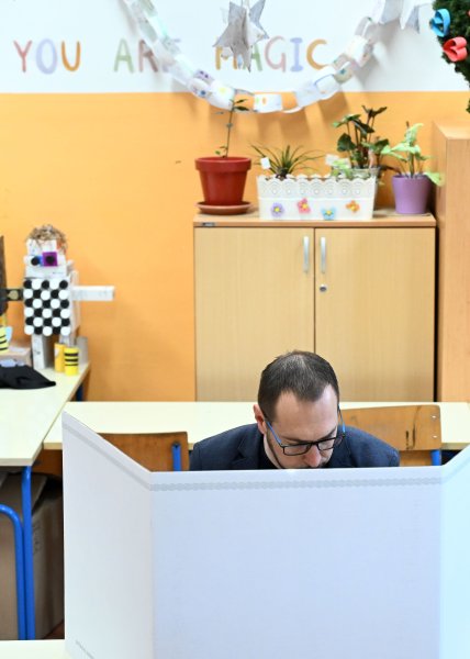 Tomislav Tomašević sa suprugom Ivom stigao na glasanje
