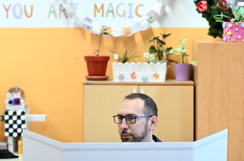 Tomislav Tomašević sa suprugom Ivom stigao na glasanje