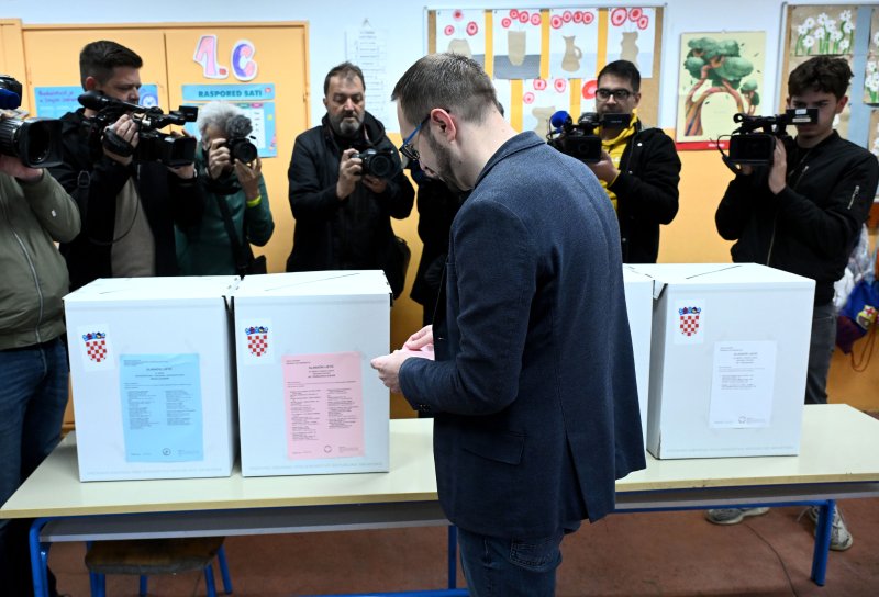 Tomislav Tomašević sa suprugom Ivom stigao na glasanje