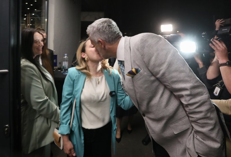 Marija Selak Raspudić i Nino Raspudić proslavili su ulazak u drugi krug - poljupcem