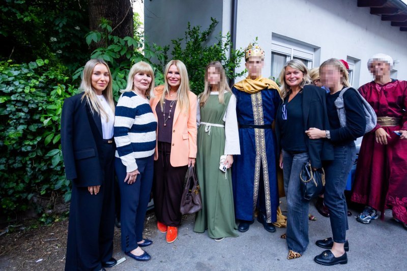 Vesna, Iva i Tara Todorić