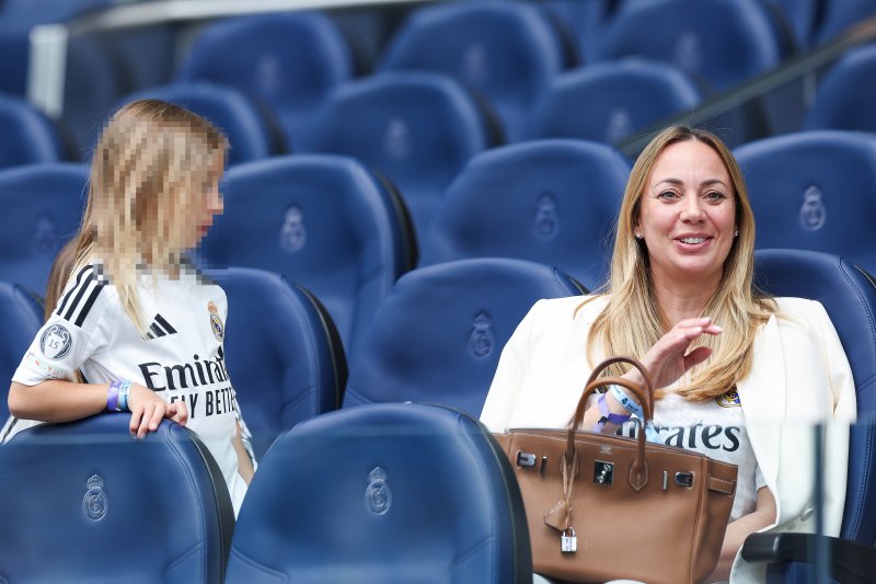 Vanja Modrić s djecom