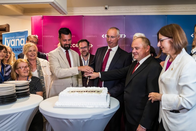 Ivica Puljak i Bojan Ivošević - unatoč porazu, torta nije smjela propasti