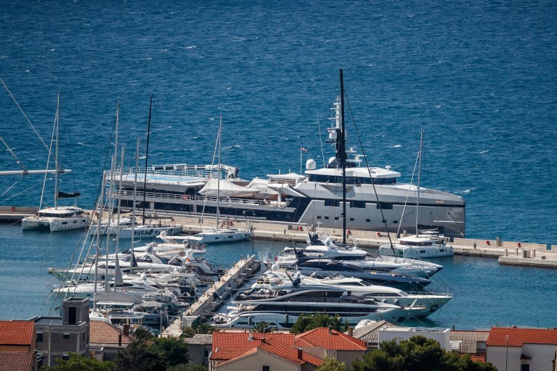 Jahte Jeffa Bezosa u Marini Kaštela