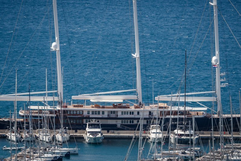 Jahte Jeffa Bezosa u Marini Kaštela
