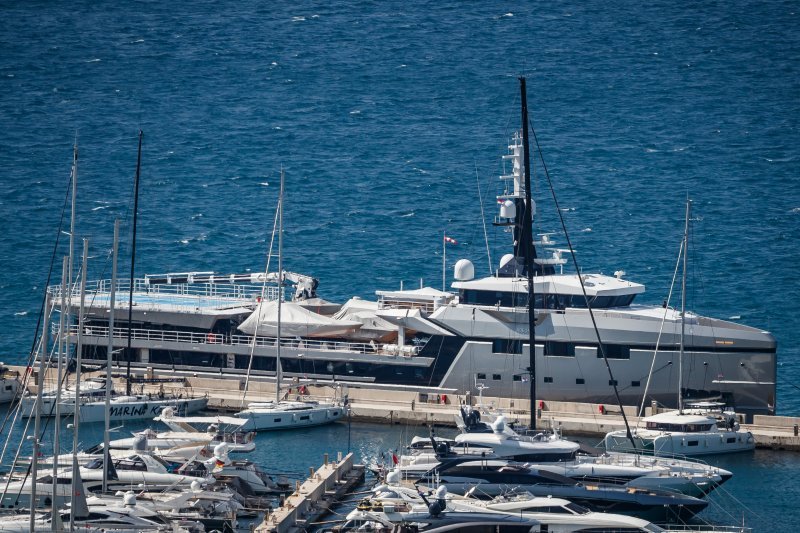 Jahte Jeffa Bezosa u Marini Kaštela
