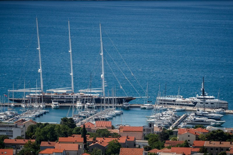 Jahte Jeffa Bezosa u Marini Kaštela