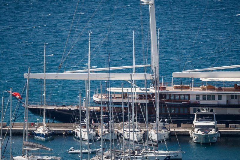 Jahte Jeffa Bezosa u Marini Kaštela