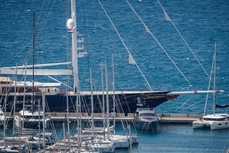 Jahte Jeffa Bezosa u Marini Kaštela