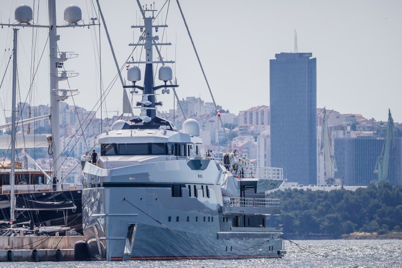 Jahte Jeffa Bezosa u Marini Kaštela