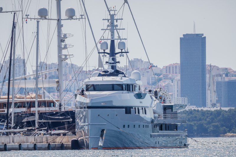 Jahte Jeffa Bezosa u Marini Kaštela