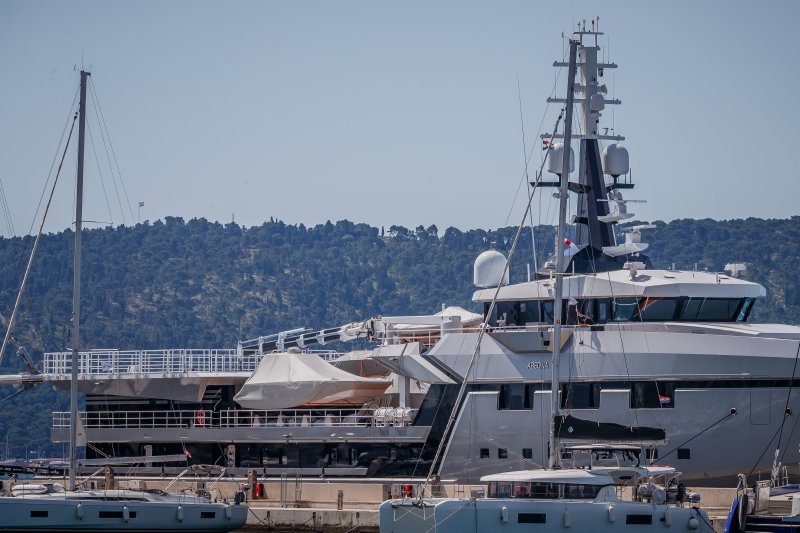 Jahte Jeffa Bezosa u Marini Kaštela