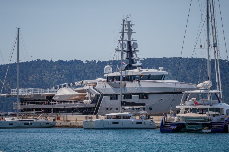 Jahte Jeffa Bezosa u Marini Kaštela