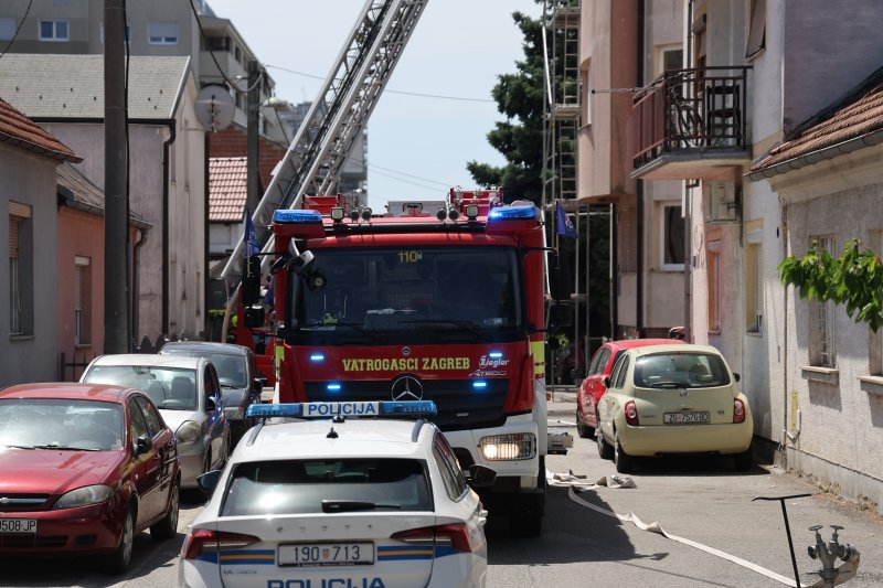 Požar na krovištu kuće na Trešnjevci