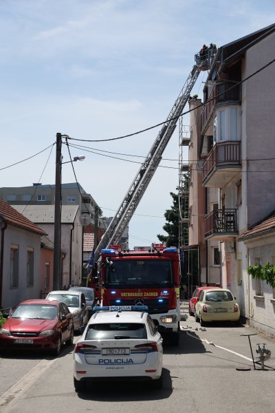 Požar na krovištu kuće na Trešnjevci