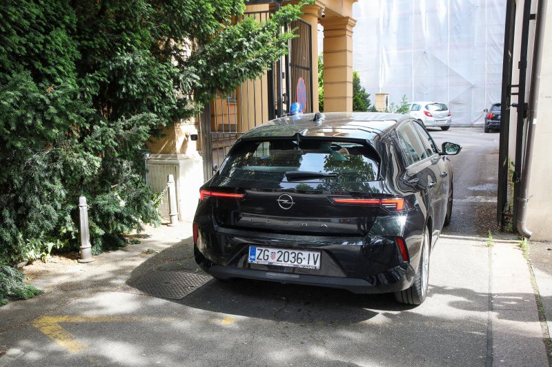 Privođenje uhićenih u aferi Sveti Duh