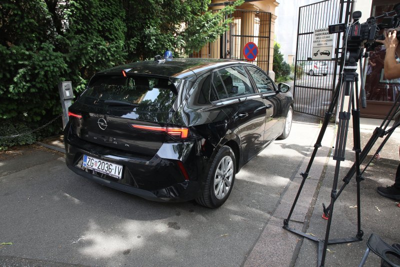 Privođenje uhićenih u aferi Sveti Duh