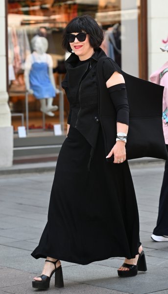 Mirela Holy