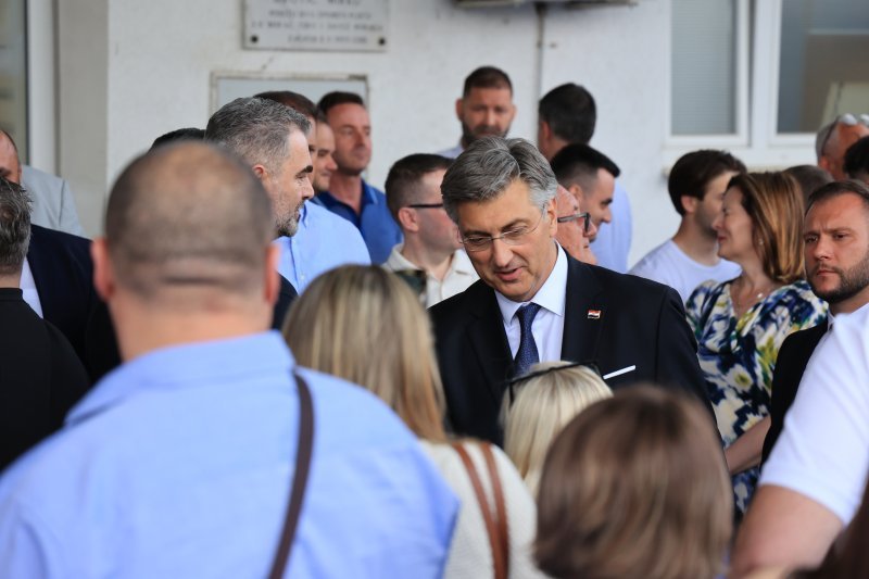 Tradicionalna utakmica nakon svečanog obilježavanja 36. obljetnice osnutka HDZ-a na terenu NK Jarun