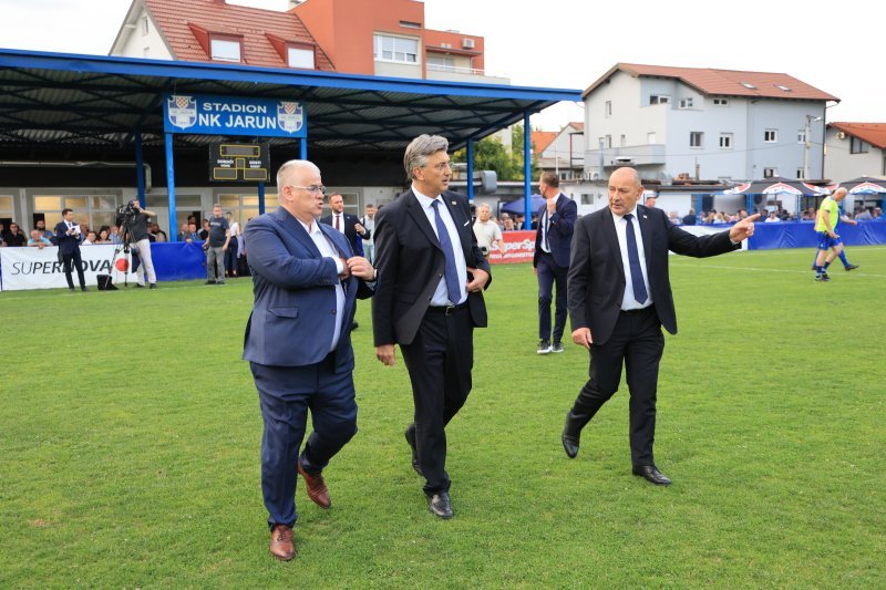 Tradicionalna utakmica nakon svečanog obilježavanja 36. obljetnice osnutka HDZ-a na terenu NK Jarun