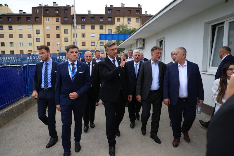 Tradicionalna utakmica nakon svečanog obilježavanja 36. obljetnice osnutka HDZ-a na terenu NK Jarun