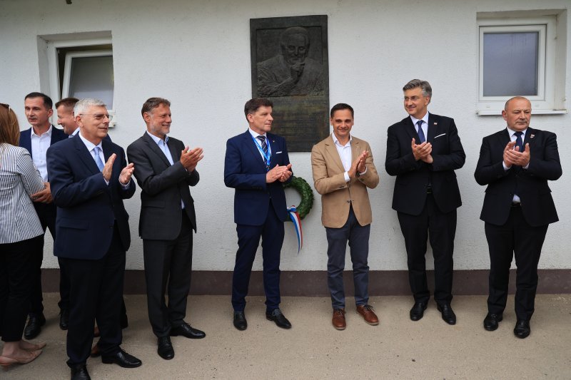 Tradicionalna utakmica nakon svečanog obilježavanja 36. obljetnice osnutka HDZ-a na terenu NK Jarun