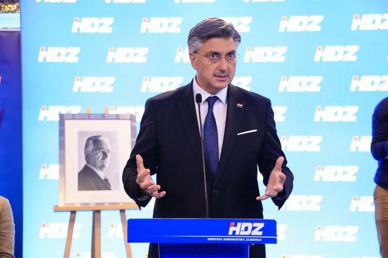 Tradicionalna utakmica nakon svečanog obilježavanja 36. obljetnice osnutka HDZ-a na terenu NK Jarun