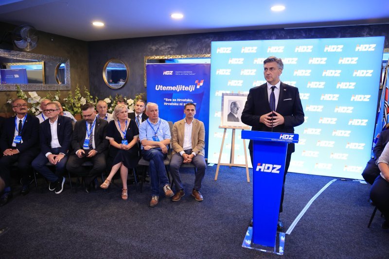 Tradicionalna utakmica nakon svečanog obilježavanja 36. obljetnice osnutka HDZ-a na terenu NK Jarun