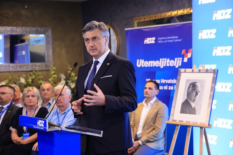 Tradicionalna utakmica nakon svečanog obilježavanja 36. obljetnice osnutka HDZ-a na terenu NK Jarun