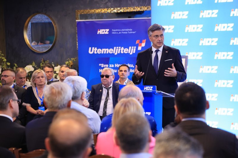 Tradicionalna utakmica nakon svečanog obilježavanja 36. obljetnice osnutka HDZ-a na terenu NK Jarun