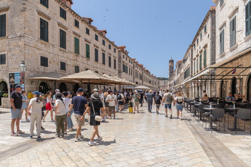 Dubrovnik: Pune plaže i turističke gužve u gradu